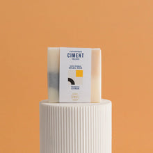 Charger l'image dans la galerie, Savon Surgras Soleil Noir - Fragrance Citron