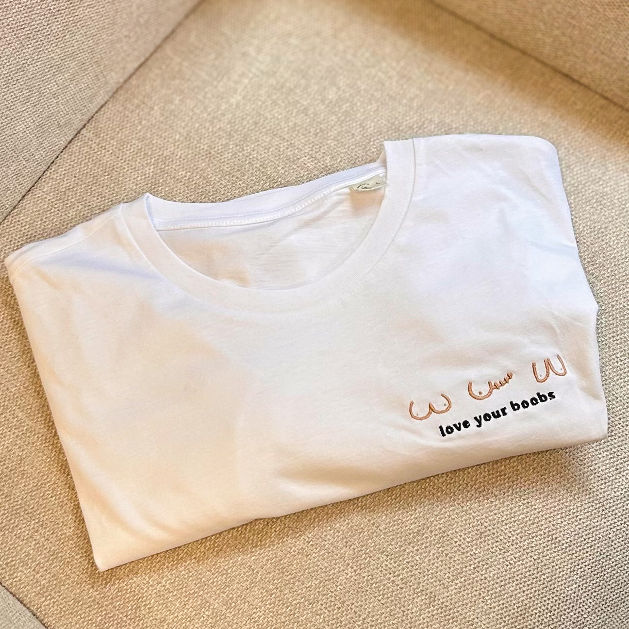 T-Shirt Love Your Boobs - Octobre Rose 🩷