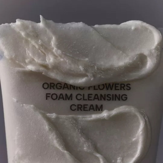 Crème nettoyante moussante de la marque Whamisa, skincare coréenne, vendu chez Les Procrastineuses à Tours