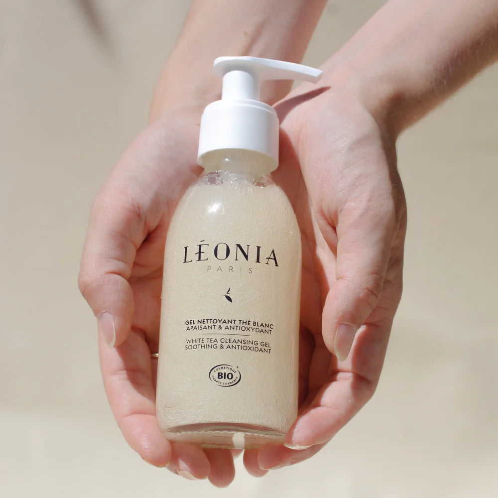 Le Gel nettoyant au thé blanc de la marque Léonia vendu chez Les Procrastineuses à Tours
