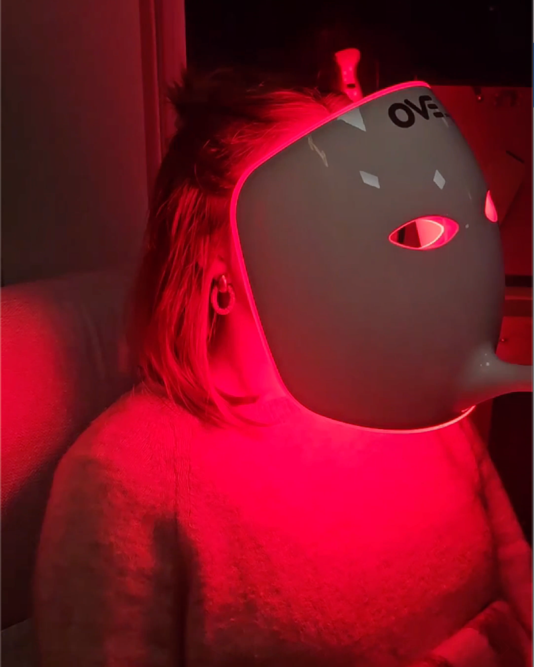 La lumière rouge avec le Masque LED chez Les Procrastineuses à Tours